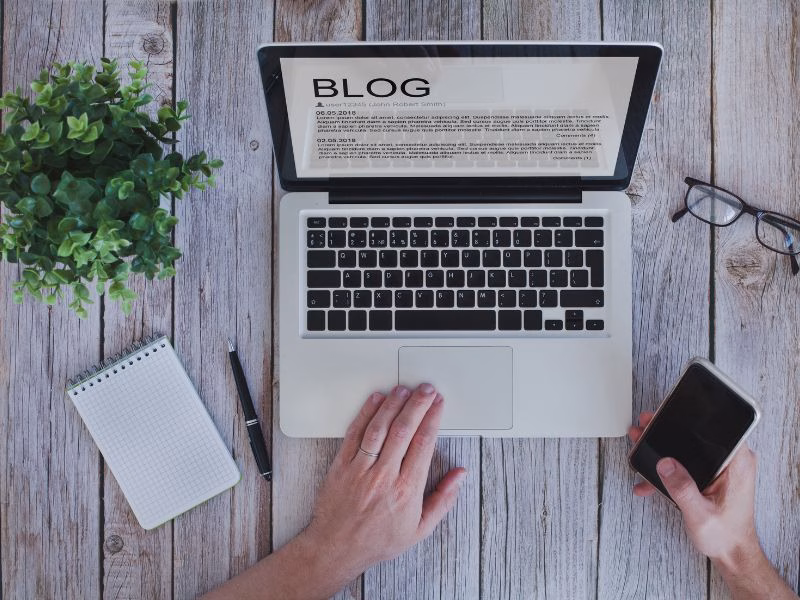Illustration of writing blog posts and articles for content marketing