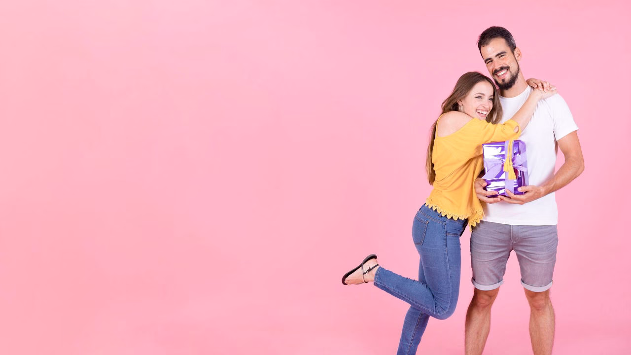 A girlfriend expressing heartfelt Father’s Day wishes to her boyfriend